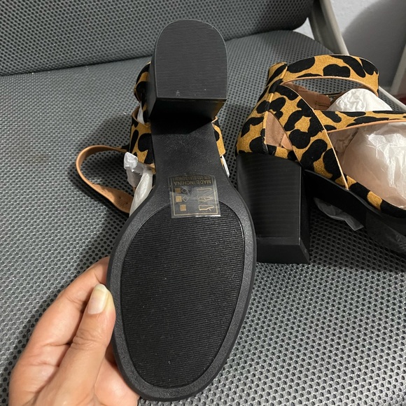 Qupid brand cheetah print strappy block heels. - Picture 8 of 12